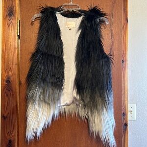 Skies are Blue faux fur vest, small